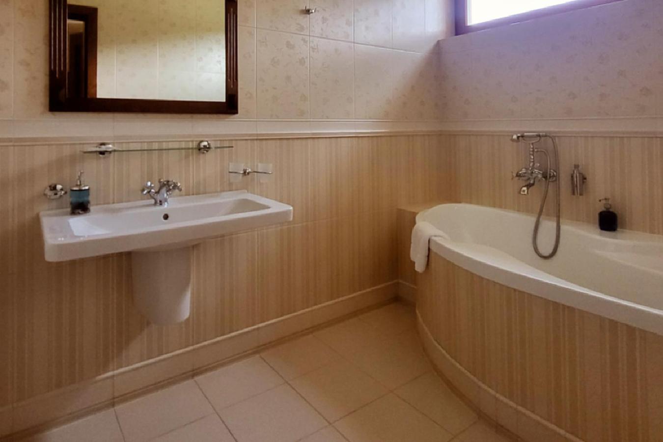 Country Saloon Bela Hotel Room photo