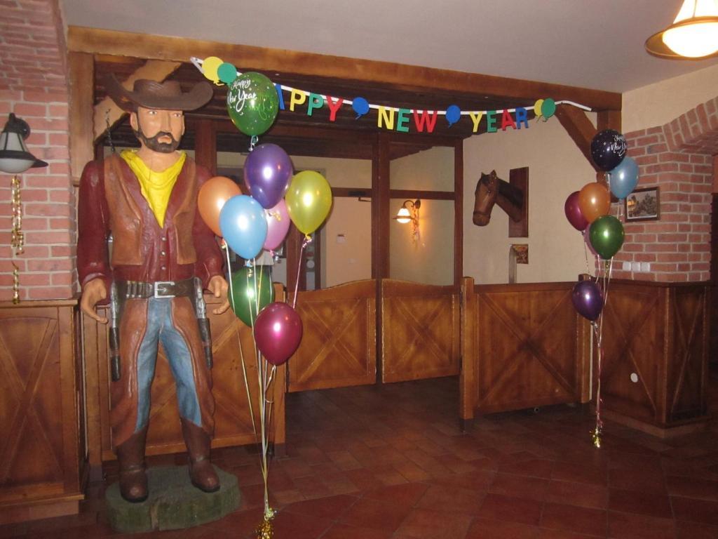 Country Saloon Bela Hotel Exterior photo